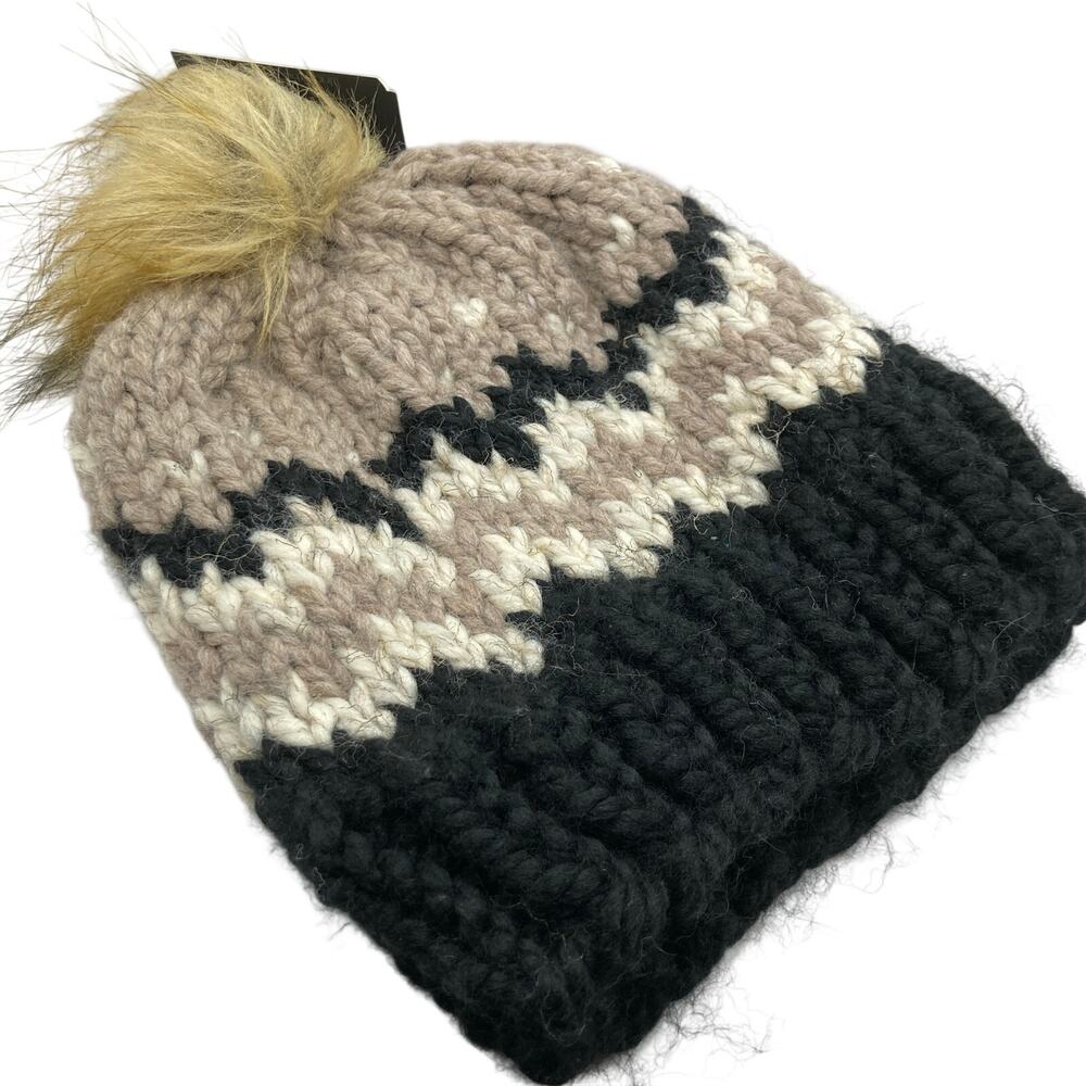 NWT Artisan Black & Tan Geo Chunky Knit Pompom Beanie Adult OS Ski Outdoor